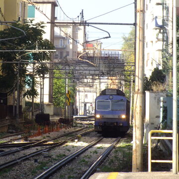 ET 400 Series train arriving at Edenlandia station on the Cumana railway